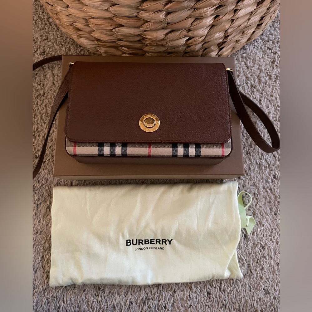 Burberry New Hampshire Crossbody - Picture 7 of 16